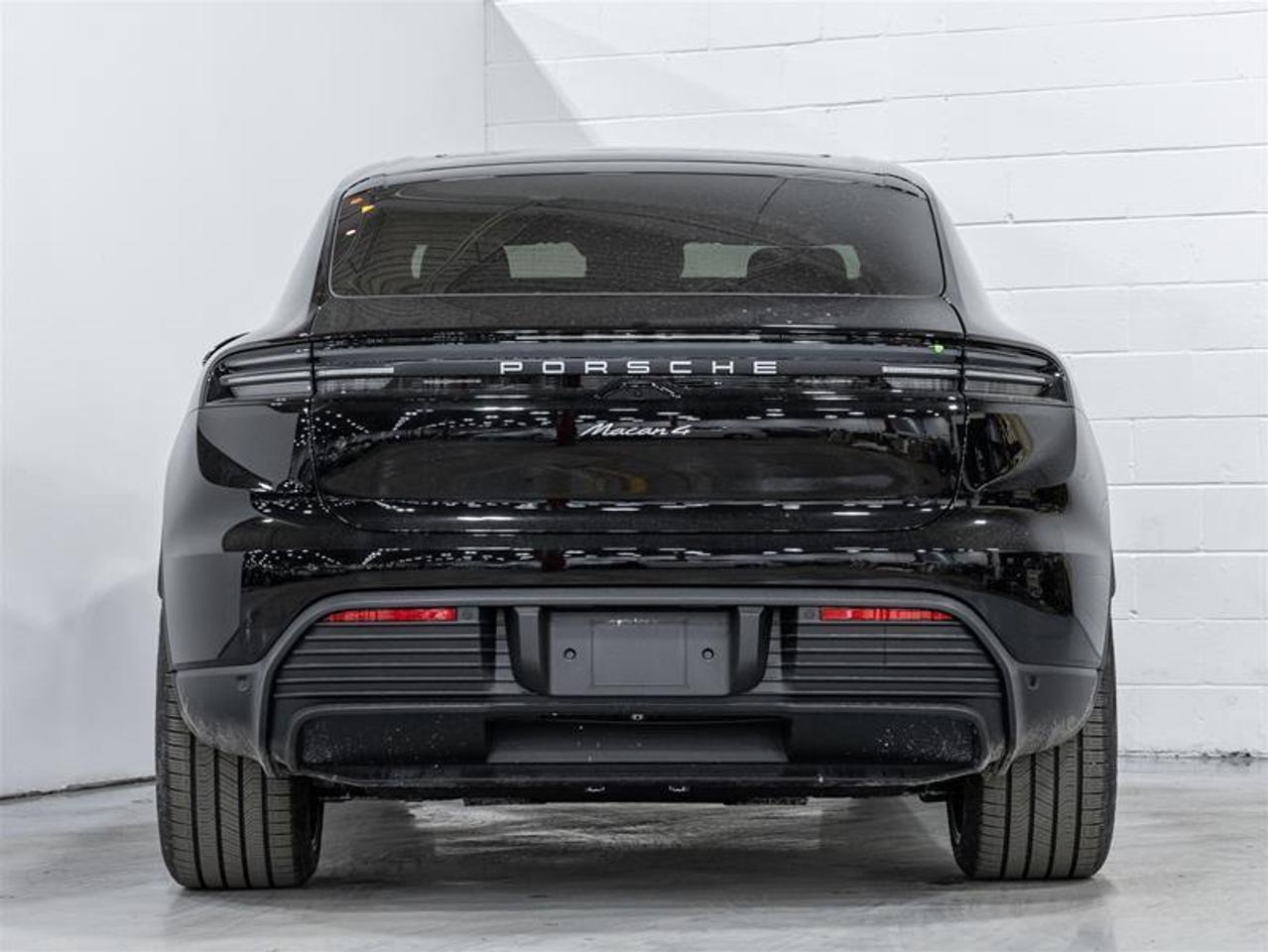 2025 Porsche Macan  Photo