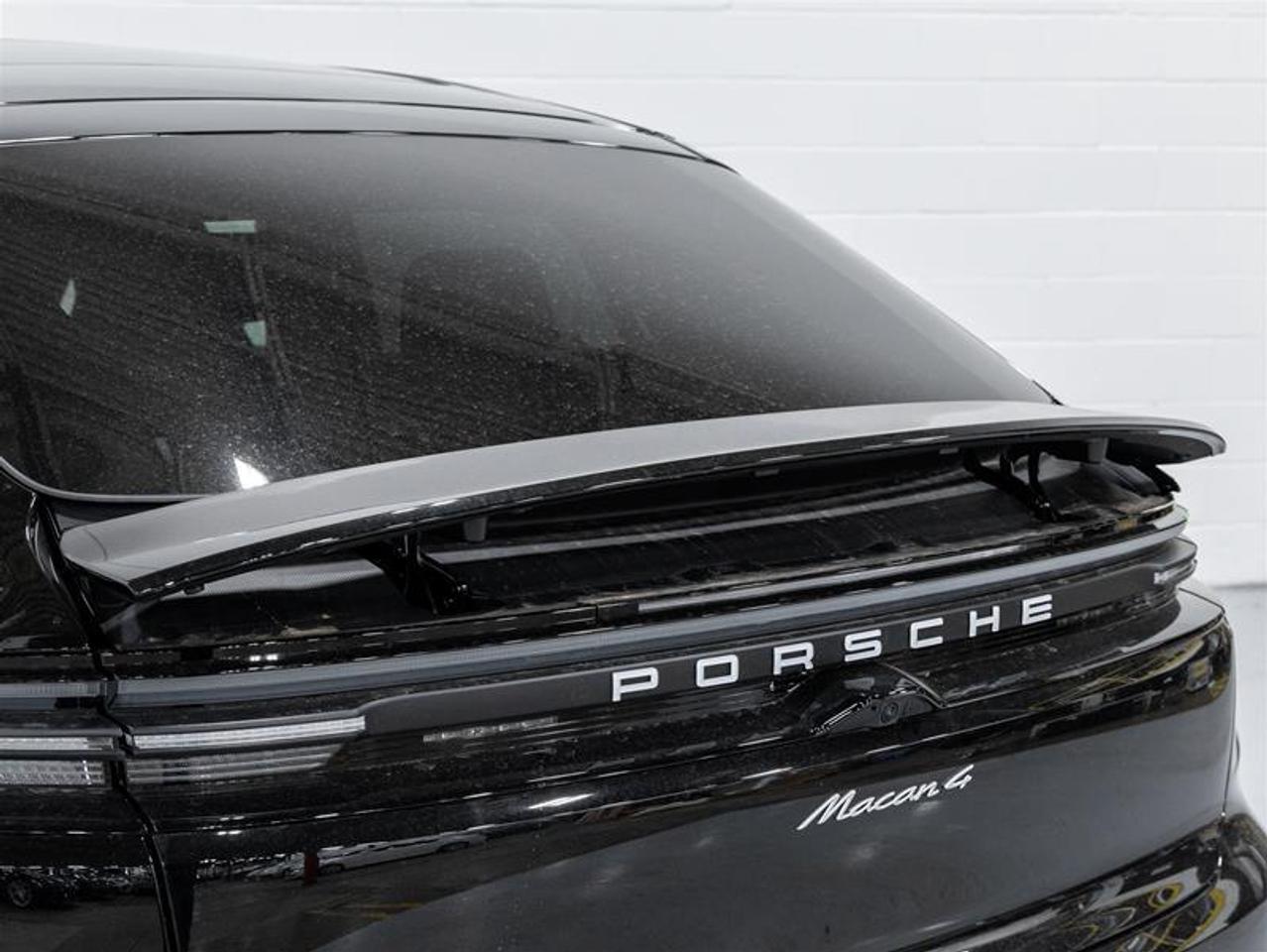 2025 Porsche Macan  Photo