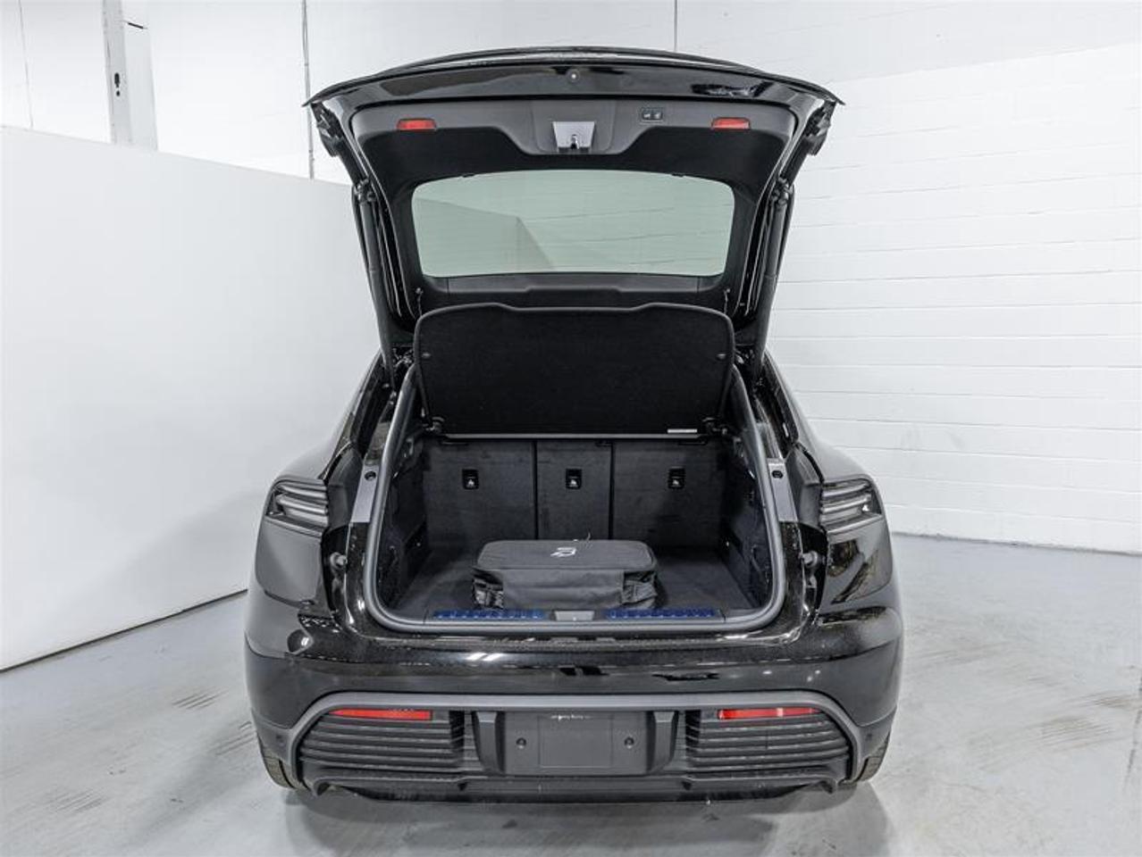2025 Porsche Macan  Photo