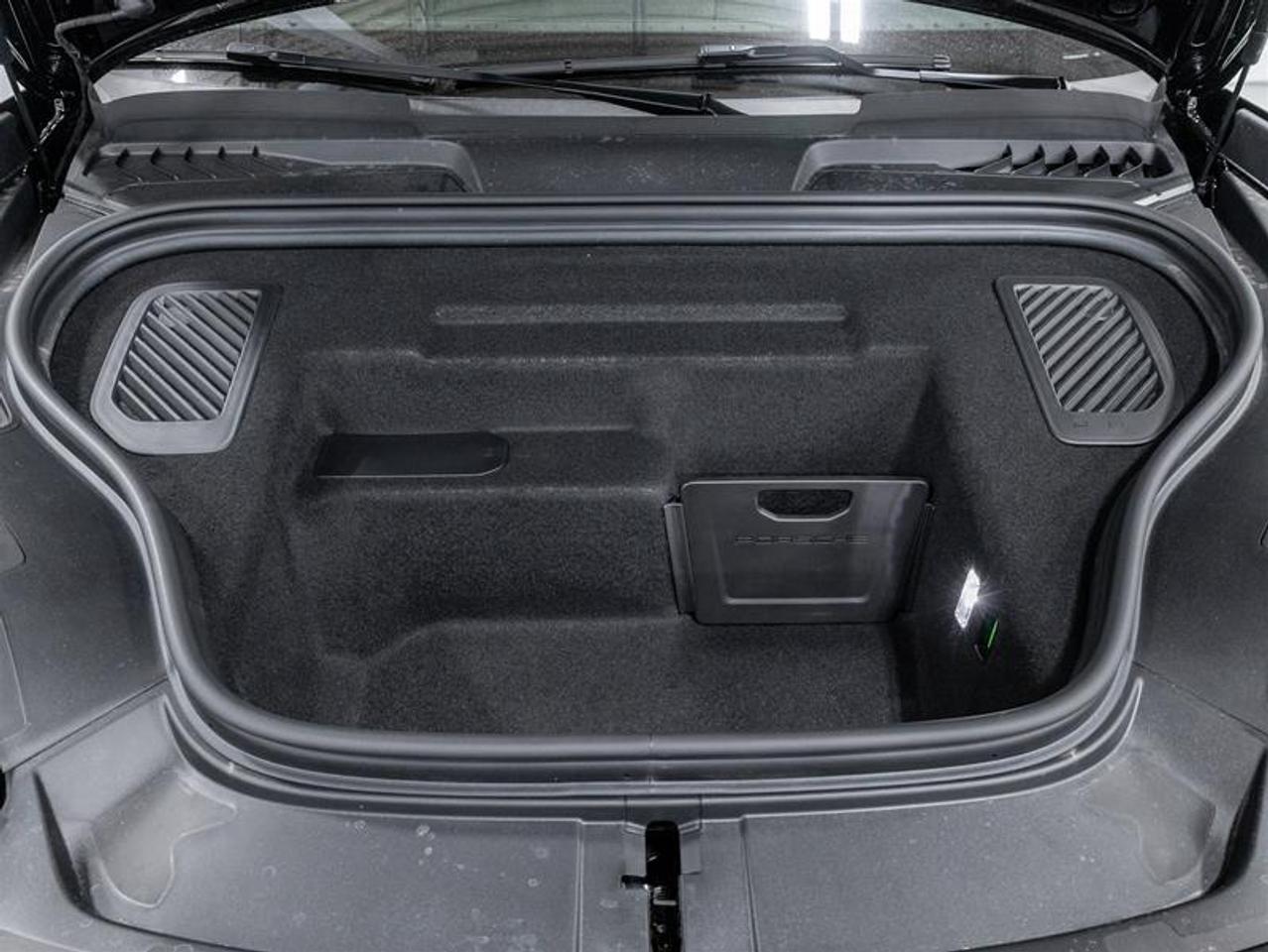2025 Porsche Macan  Photo