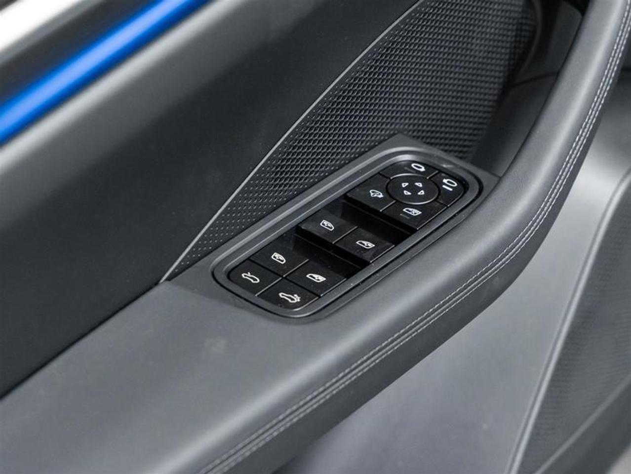 2025 Porsche Macan  Photo