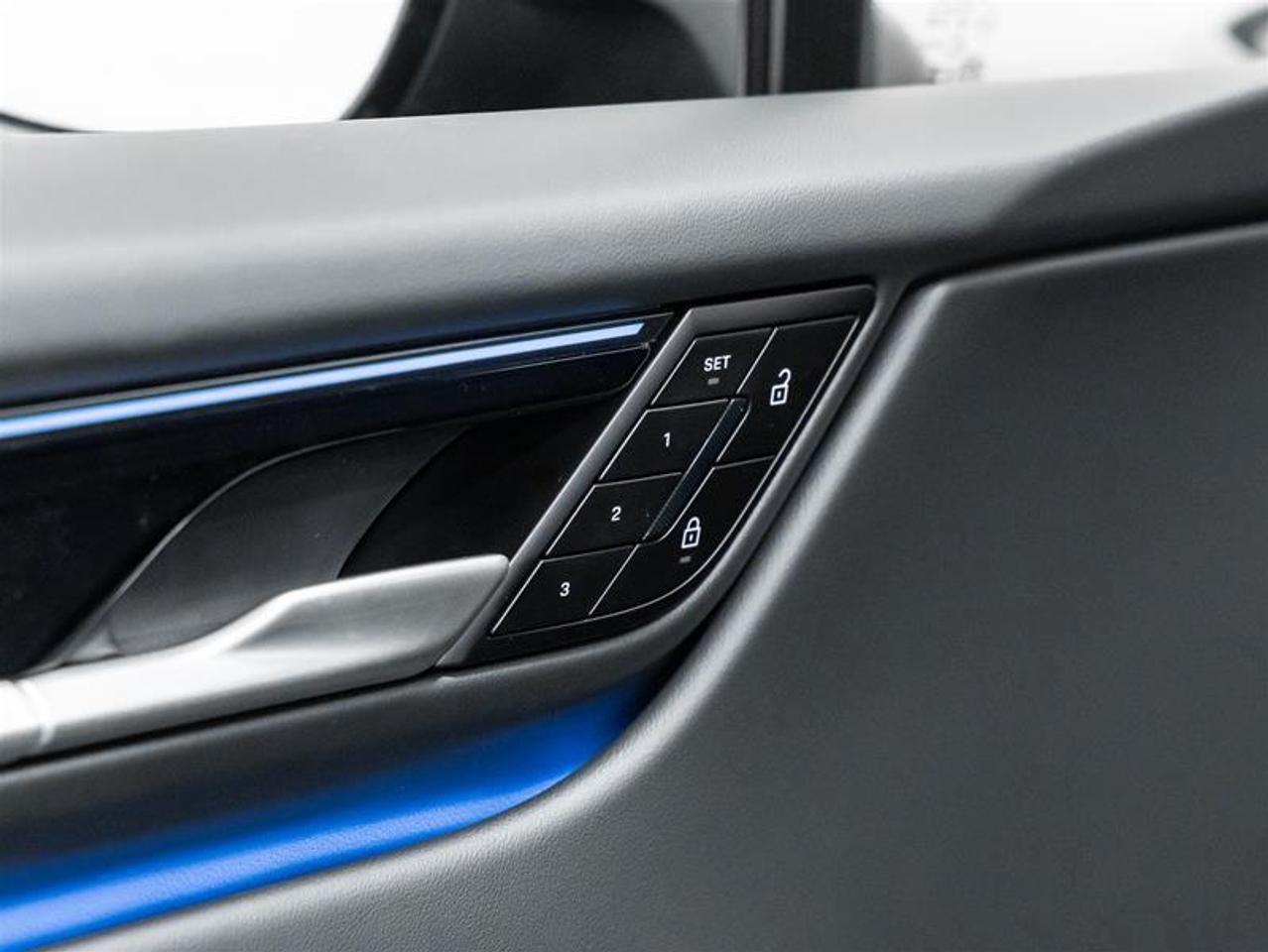 2025 Porsche Macan  Photo