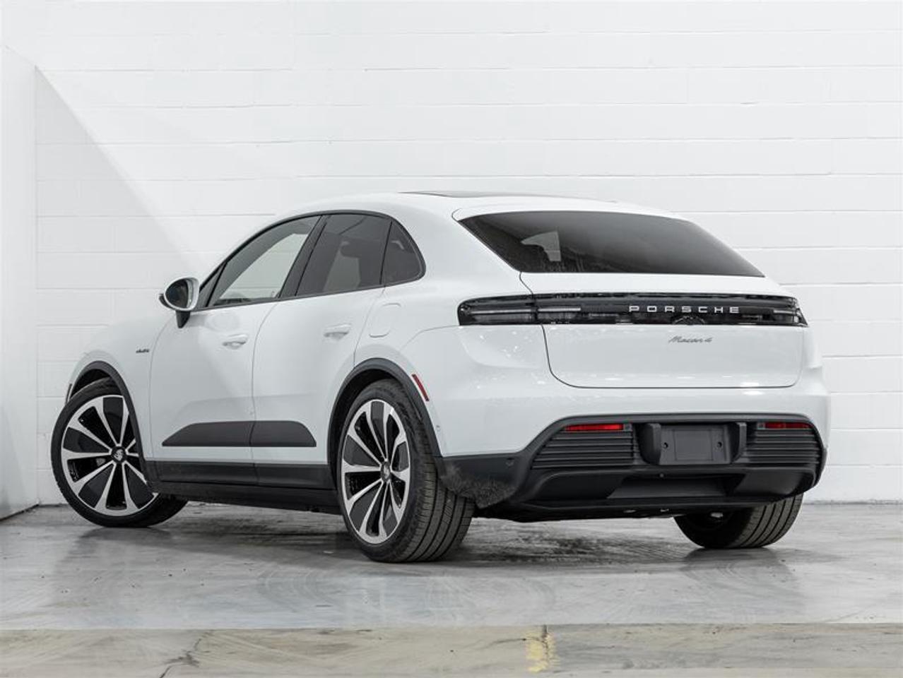 2025 Porsche Macan  Photo