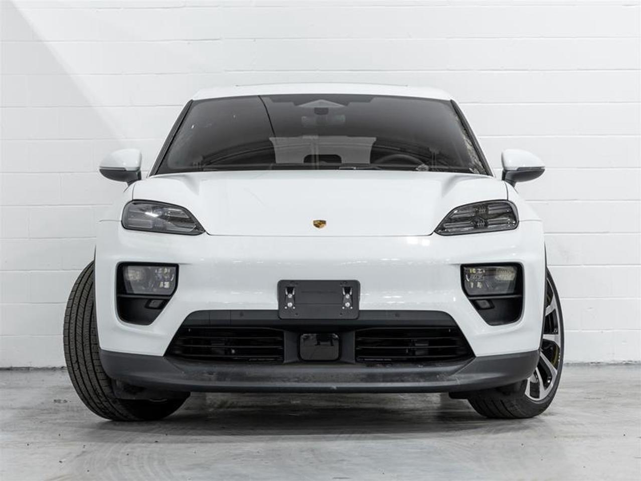 2025 Porsche Macan  Photo3