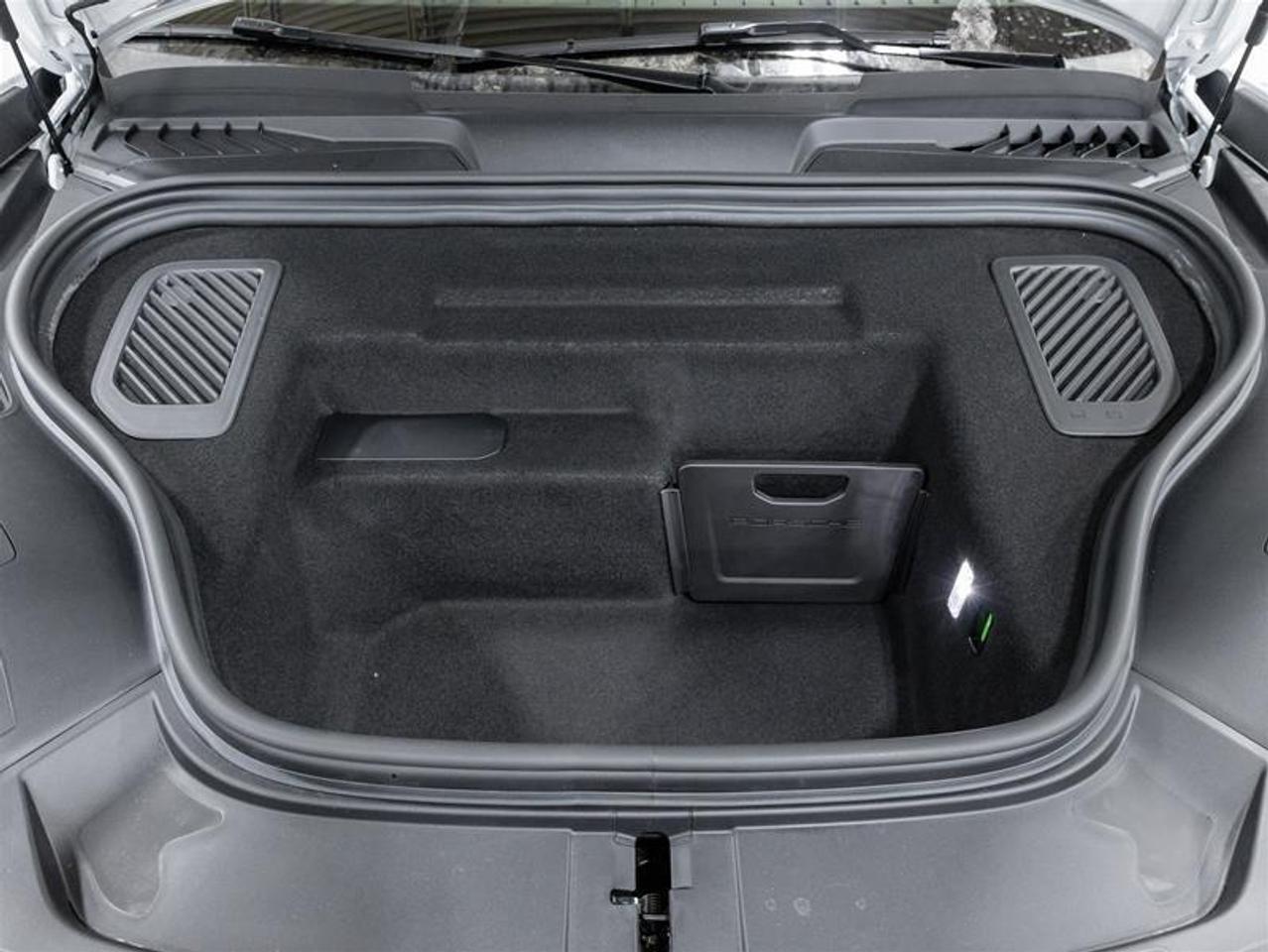 2025 Porsche Macan  Photo