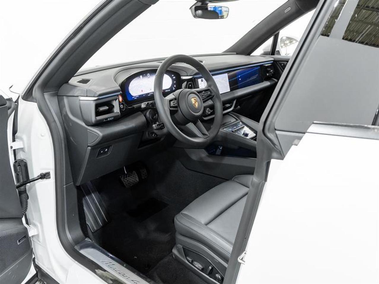 2025 Porsche Macan  Photo