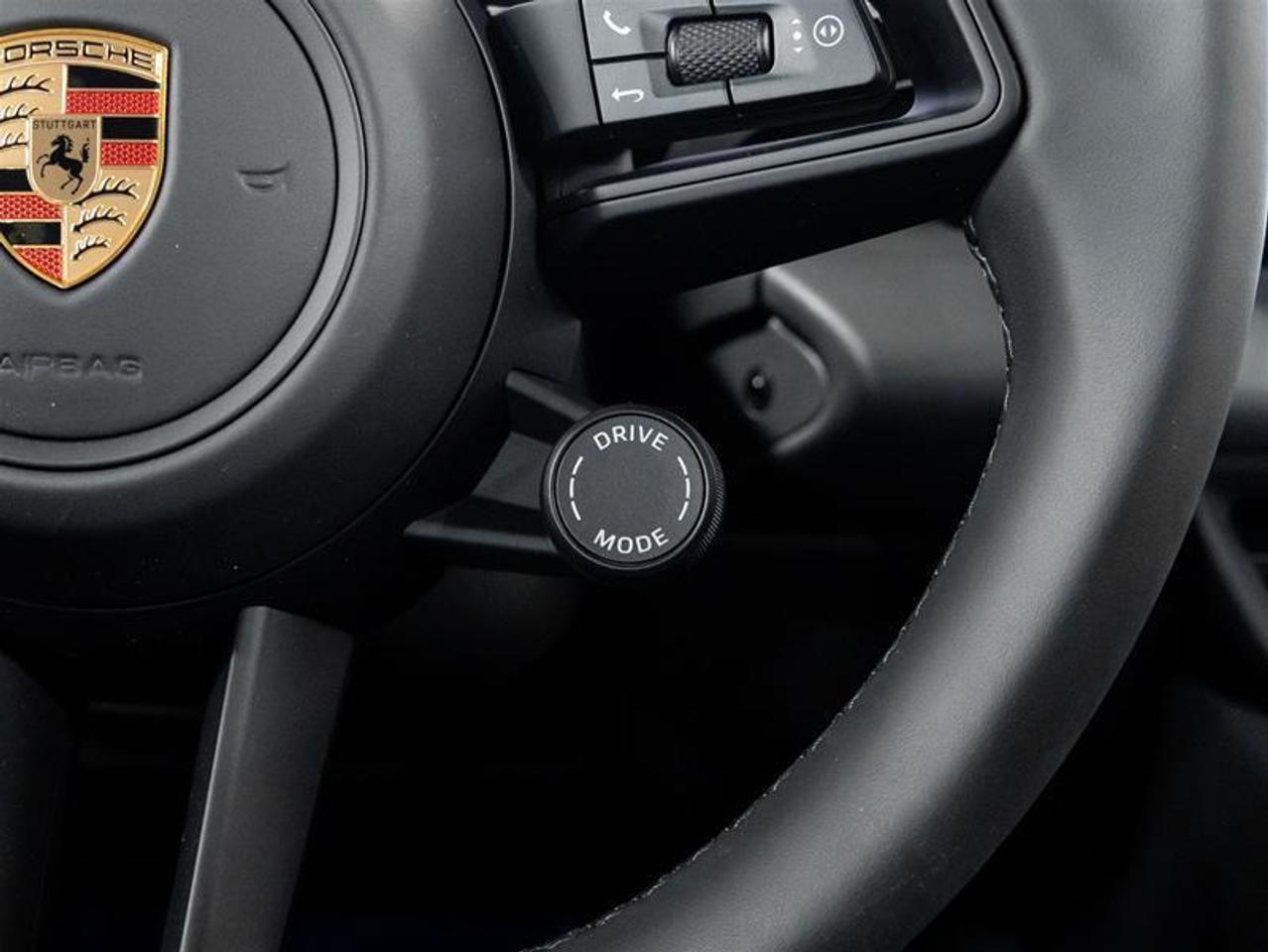 2025 Porsche Macan  Photo