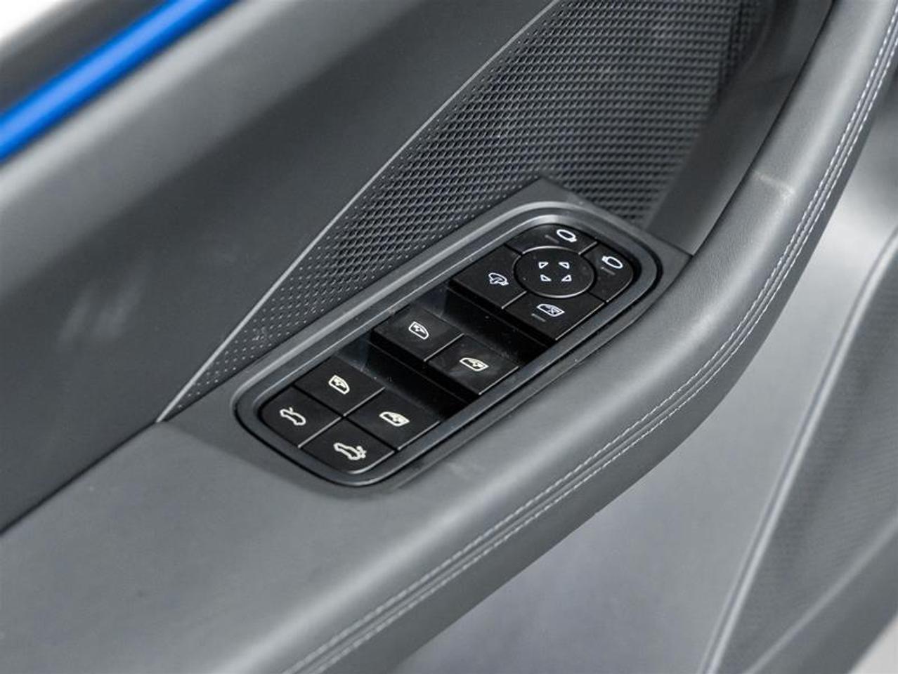2025 Porsche Macan  Photo