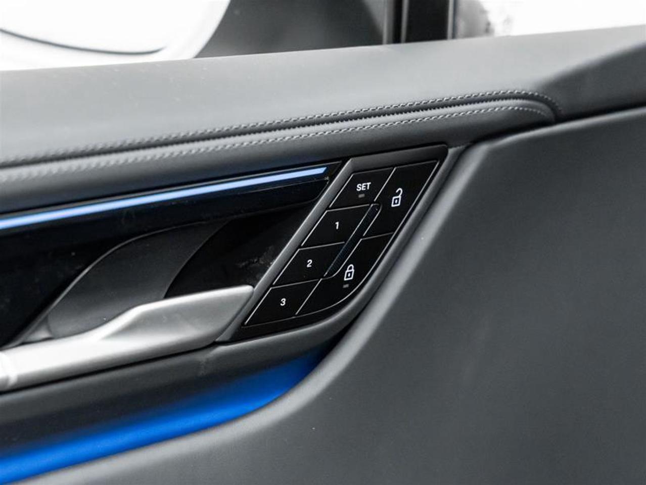 2025 Porsche Macan  Photo
