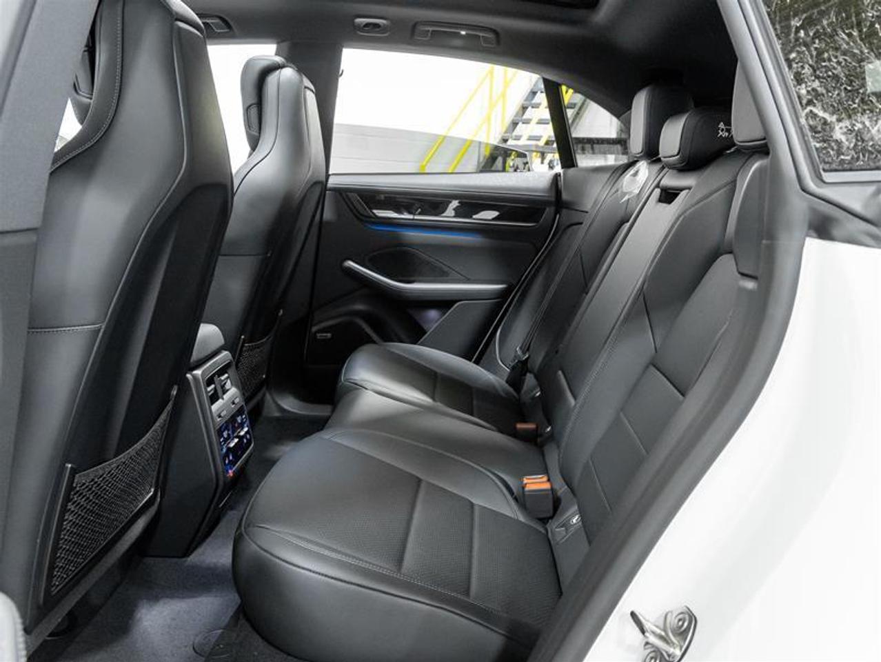 2025 Porsche Macan  Photo