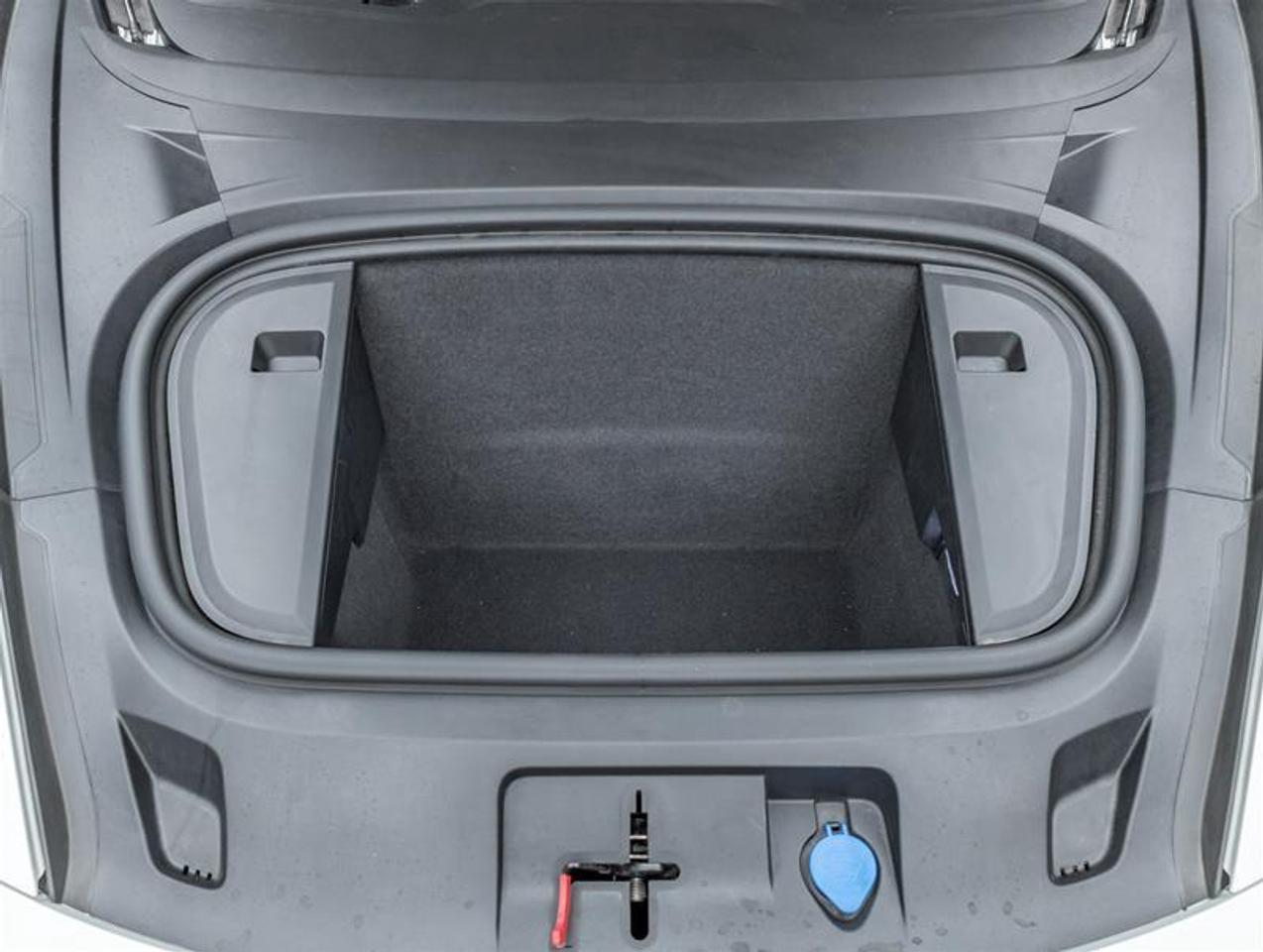 2025 Porsche Taycan  Photo
