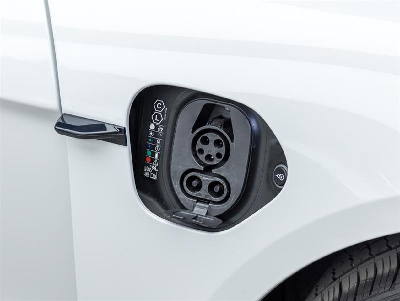 2025 Porsche Taycan  Photo