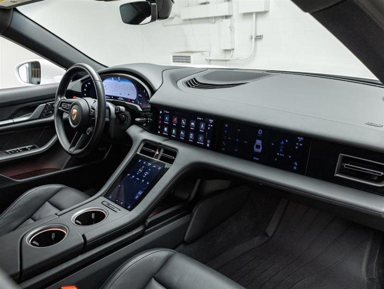 2025 Porsche Taycan  Photo
