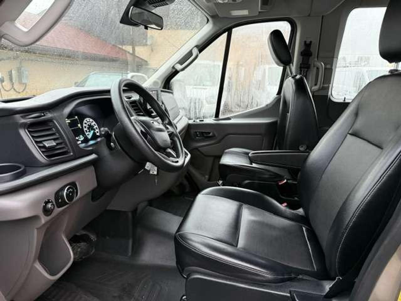 2020 Ford Transit Passenger Wagon 15 passenger Mid roof. Certified.  79,000 Kms Photo