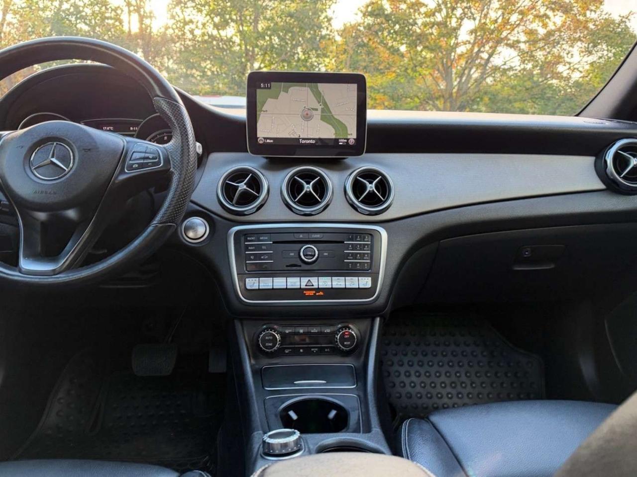 2019 Mercedes-Benz GLA GLA250 4MATIC AMG PKG * NO ACCIDENTS / CAMERA / PANORAMIC / LED LIGHTS Photo