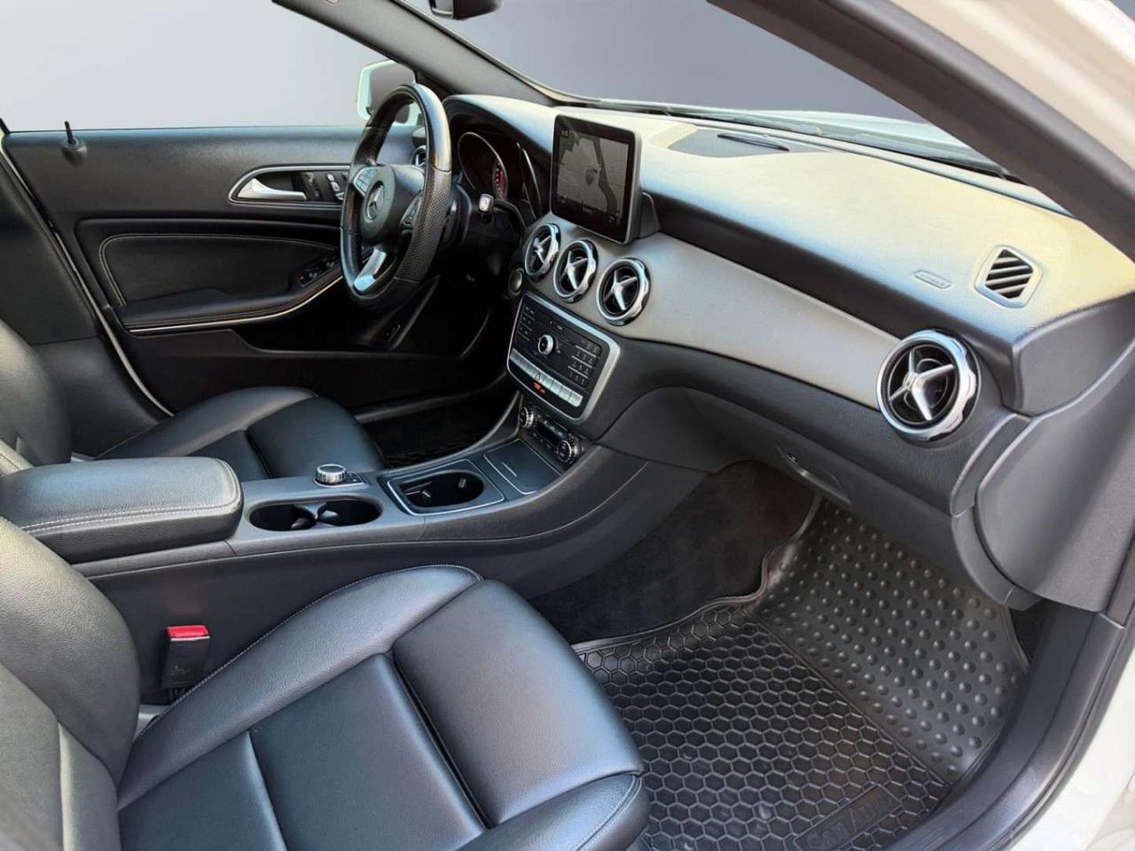 2019 Mercedes-Benz GLA GLA250 4MATIC AMG PKG * NO ACCIDENTS / CAMERA / PANORAMIC / LED LIGHTS Photo