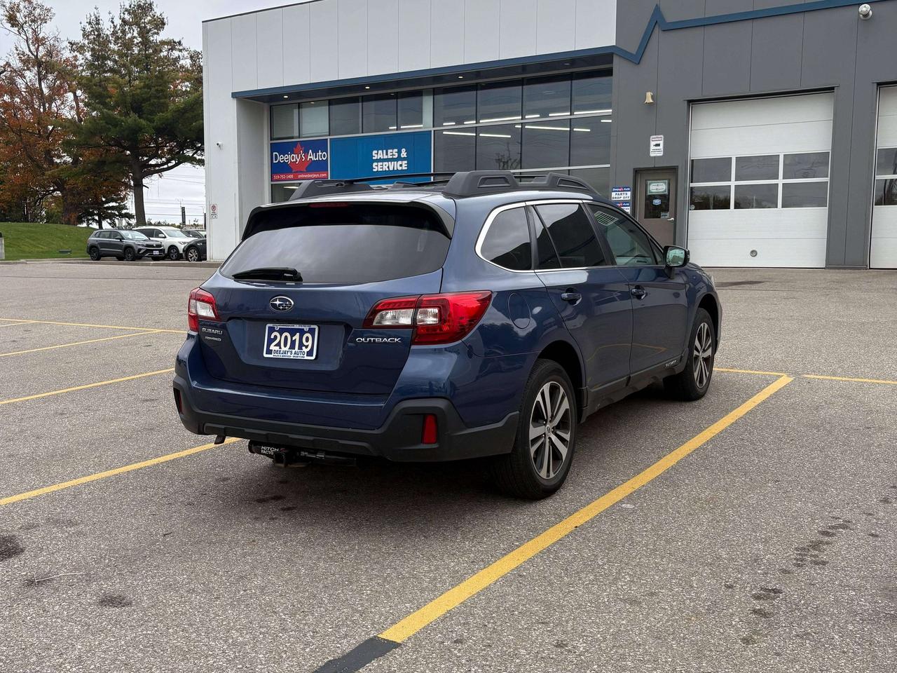 2019 Subaru Outback Limited AWD   Leather   NAV   Clean Carfax Photo3