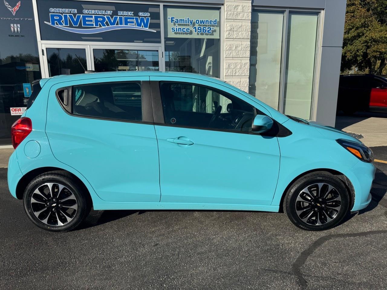 2021 Chevrolet Spark 1LT CVT 4dr Hatchback Photo2