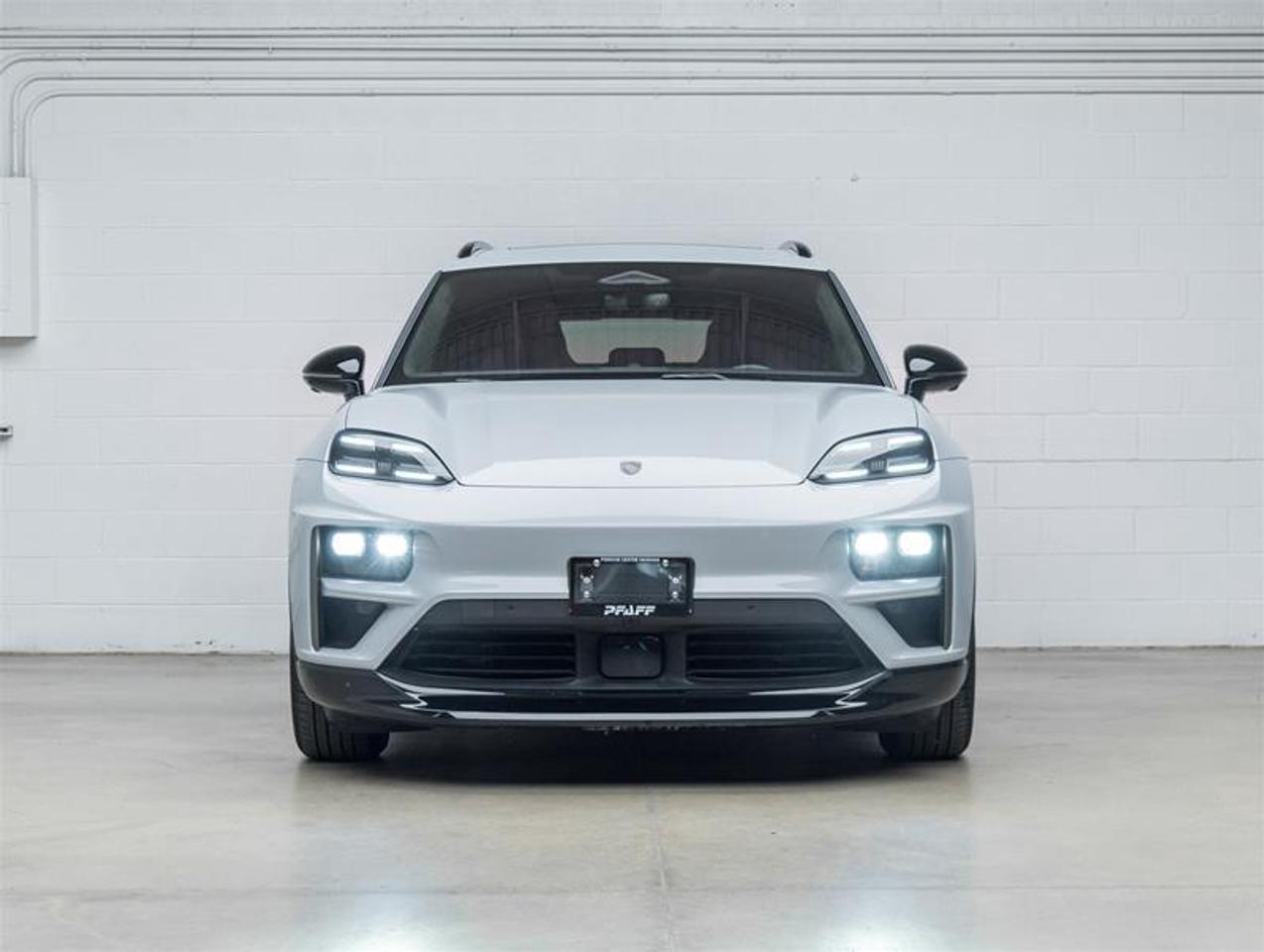 2024 Porsche Macan  Photo1