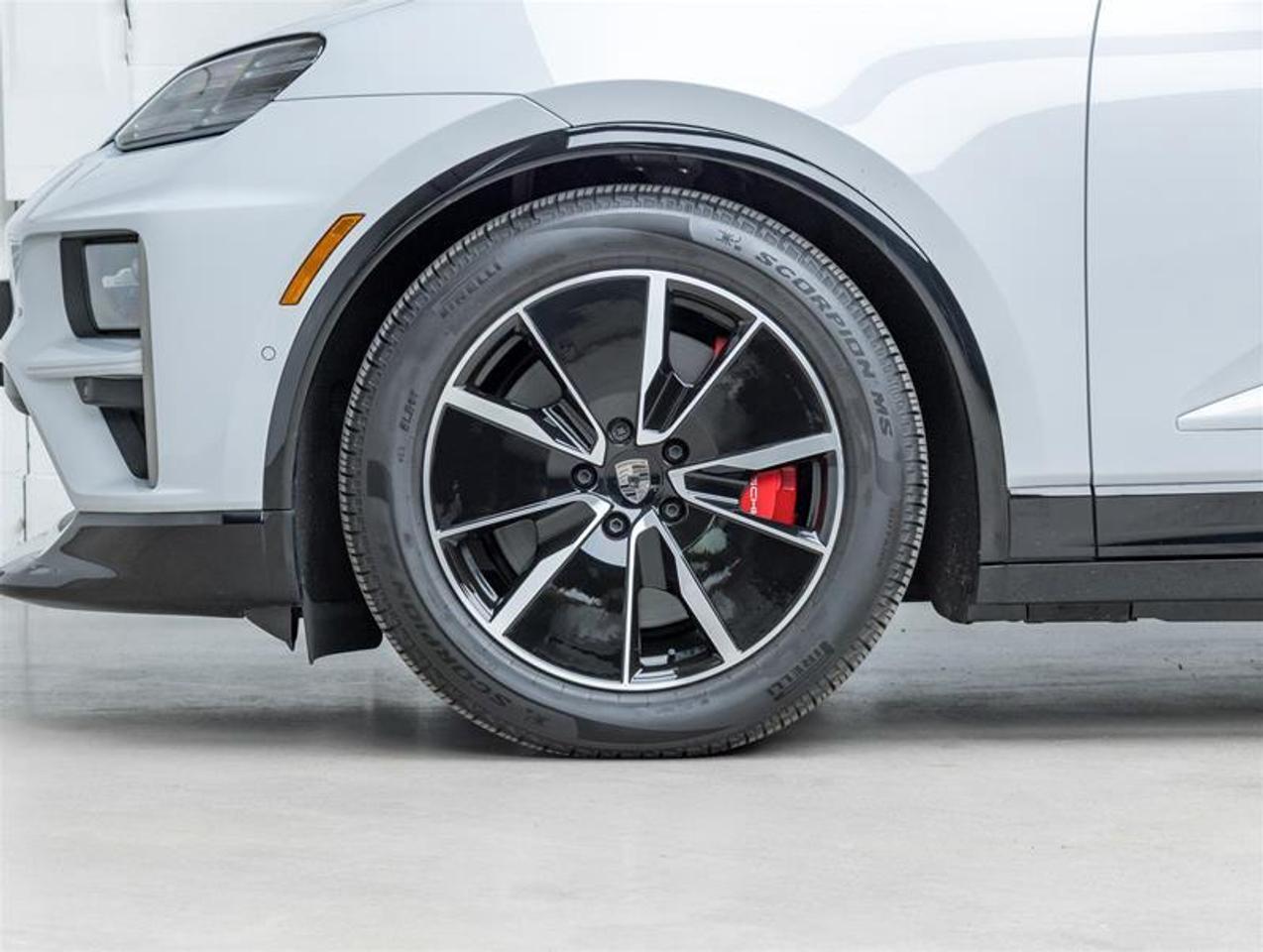 2024 Porsche Macan  Photo