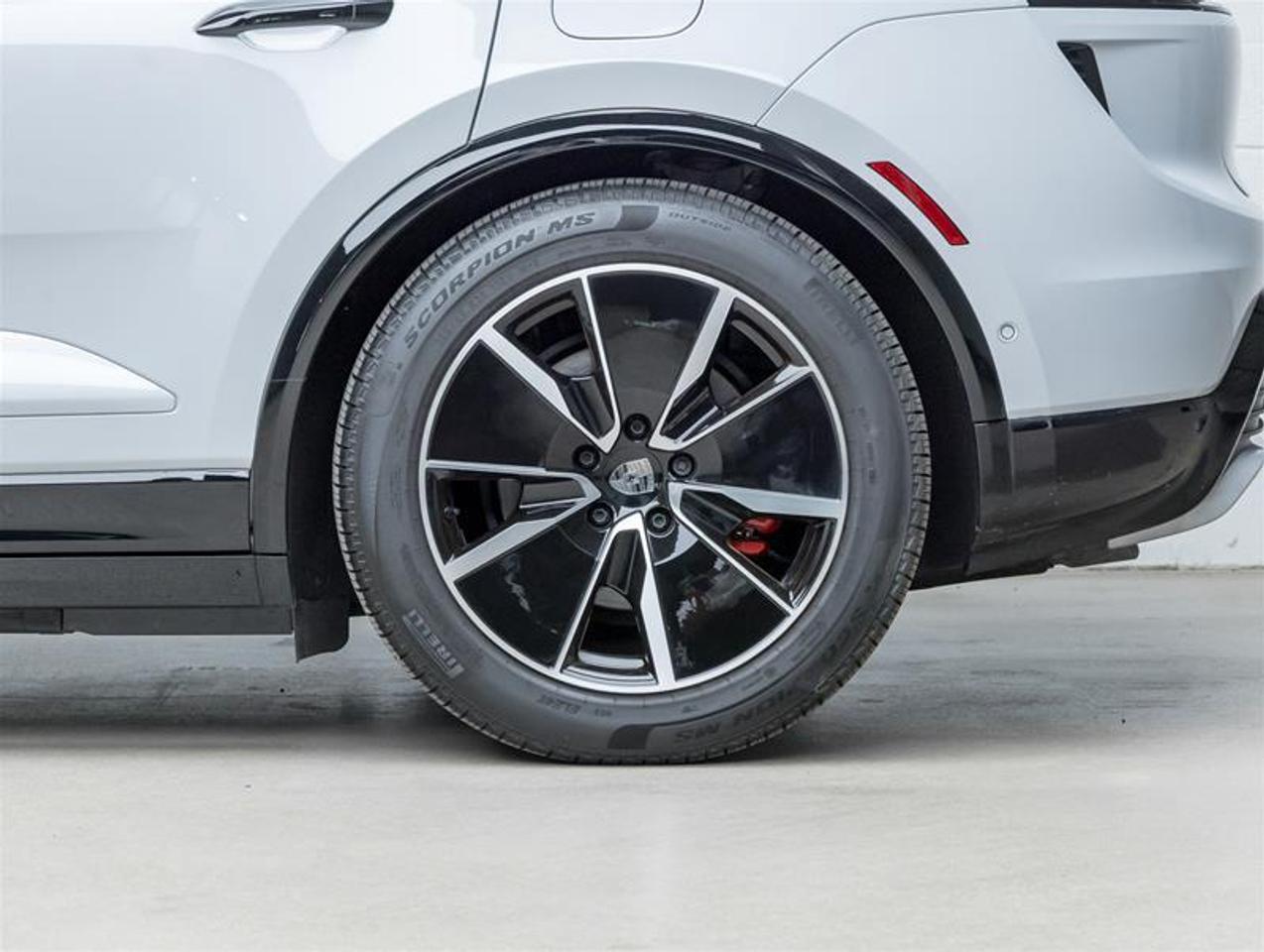 2024 Porsche Macan  Photo