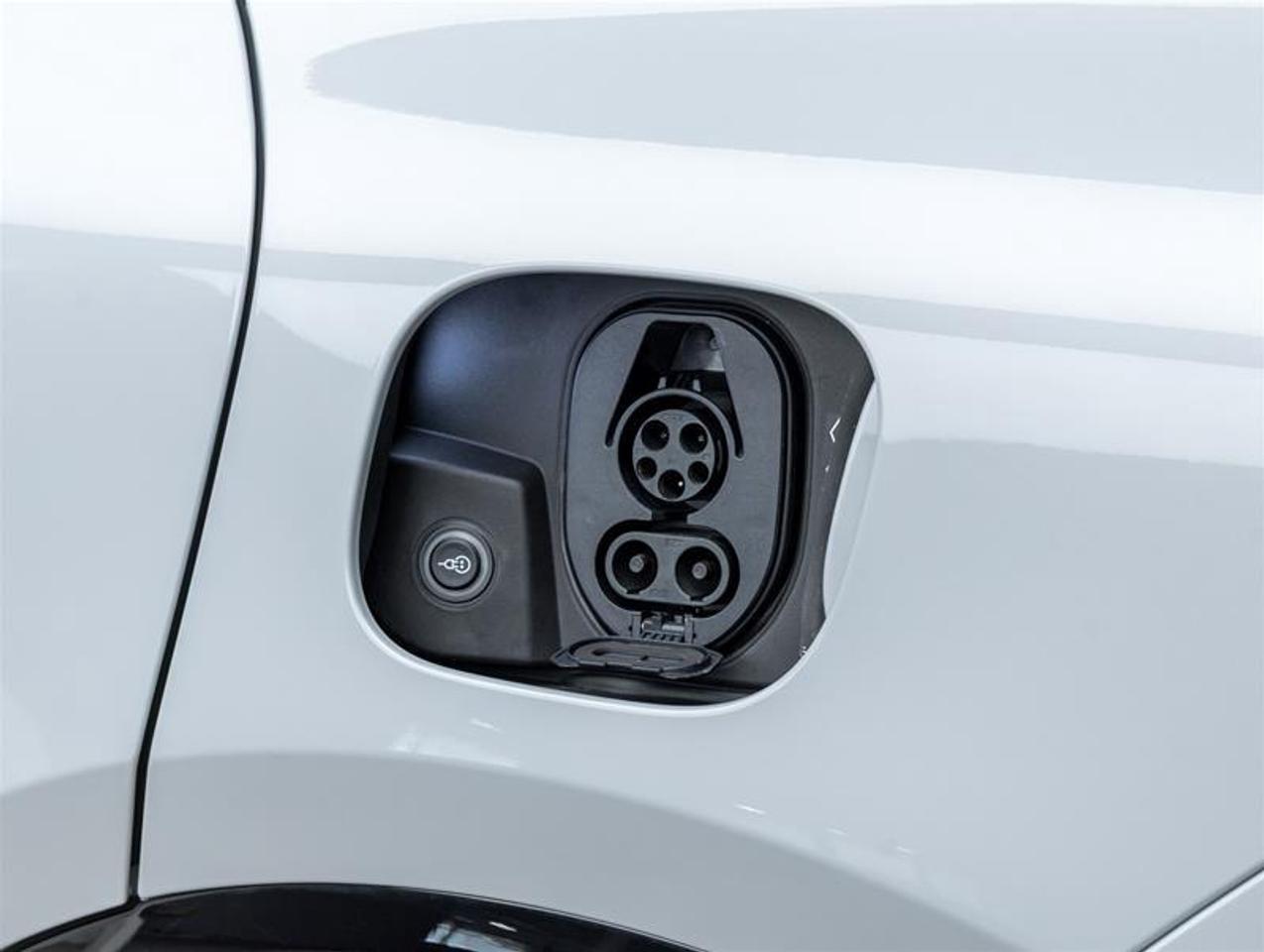2024 Porsche Macan  Photo