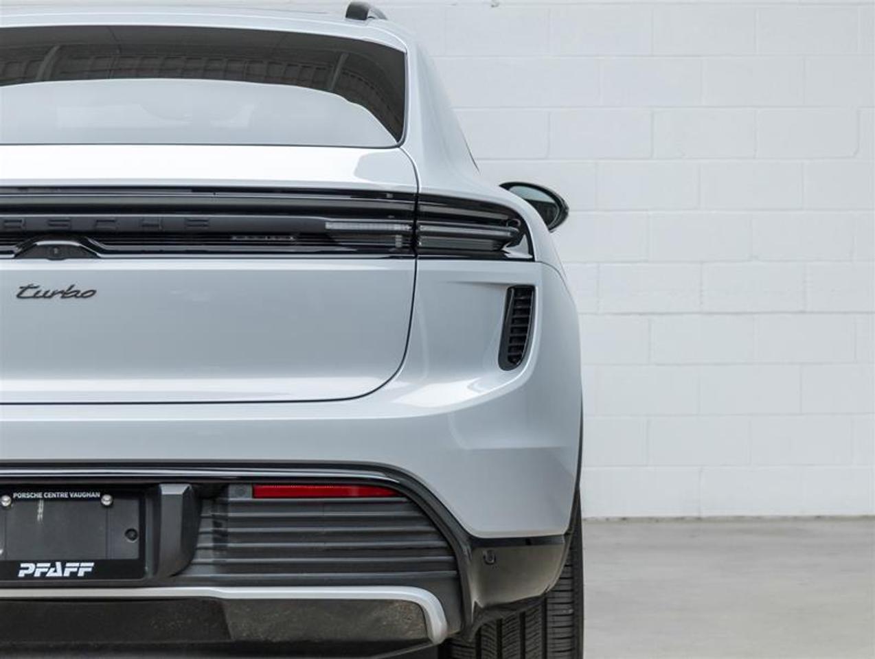 2024 Porsche Macan  Photo