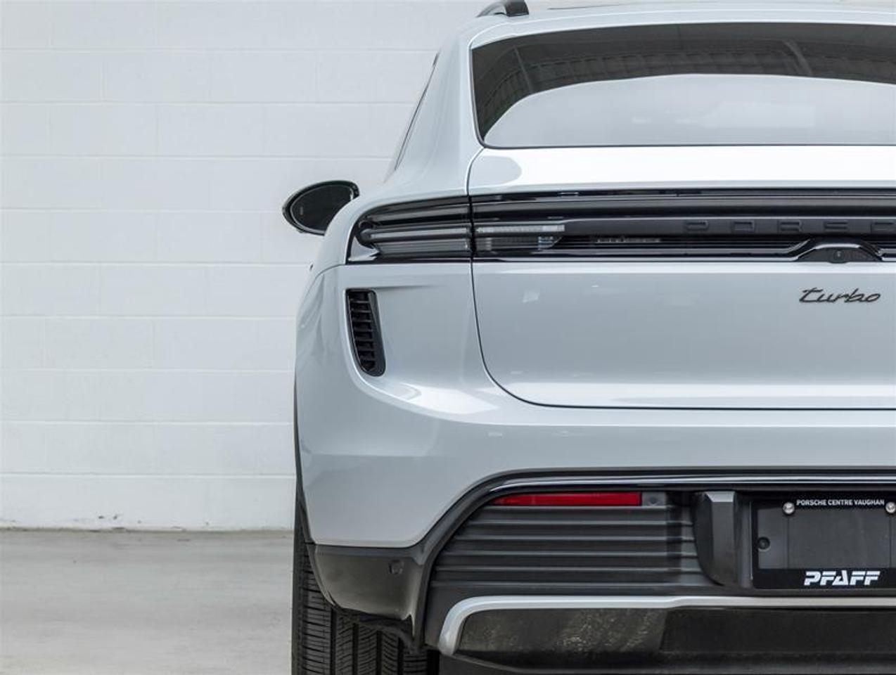 2024 Porsche Macan  Photo