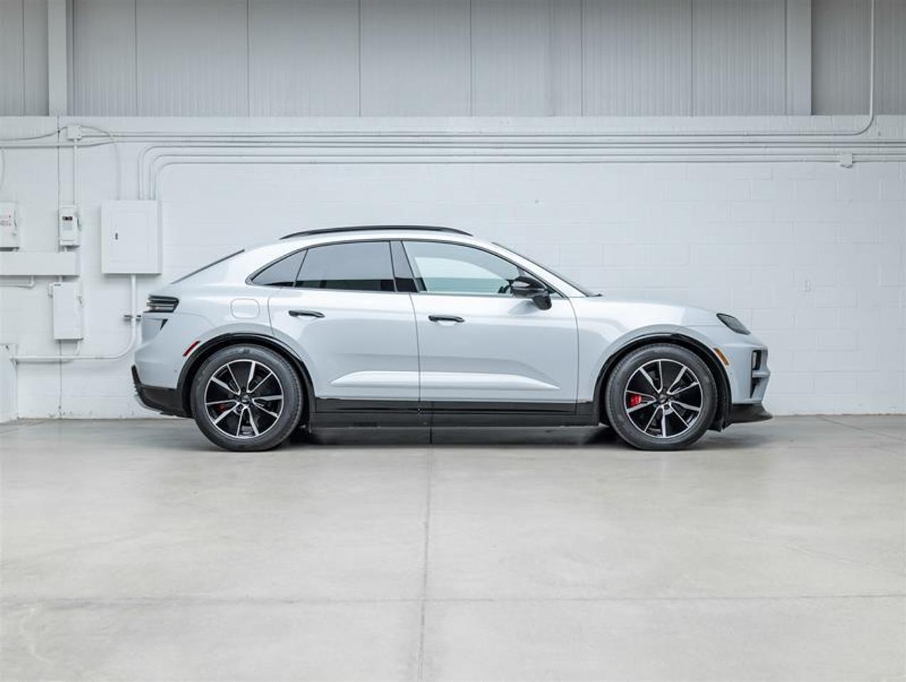 2024 Porsche Macan  Photo