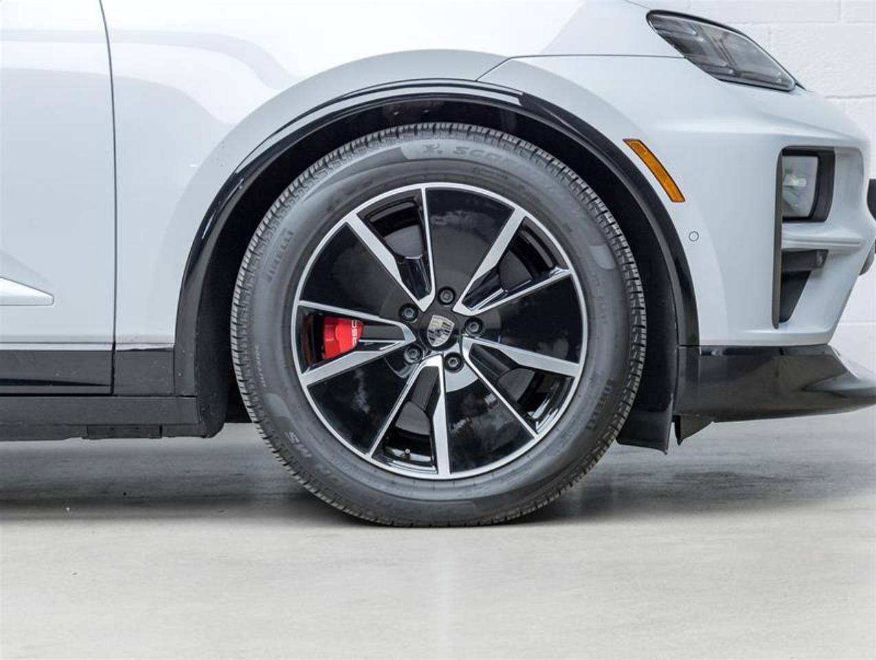 2024 Porsche Macan  Photo