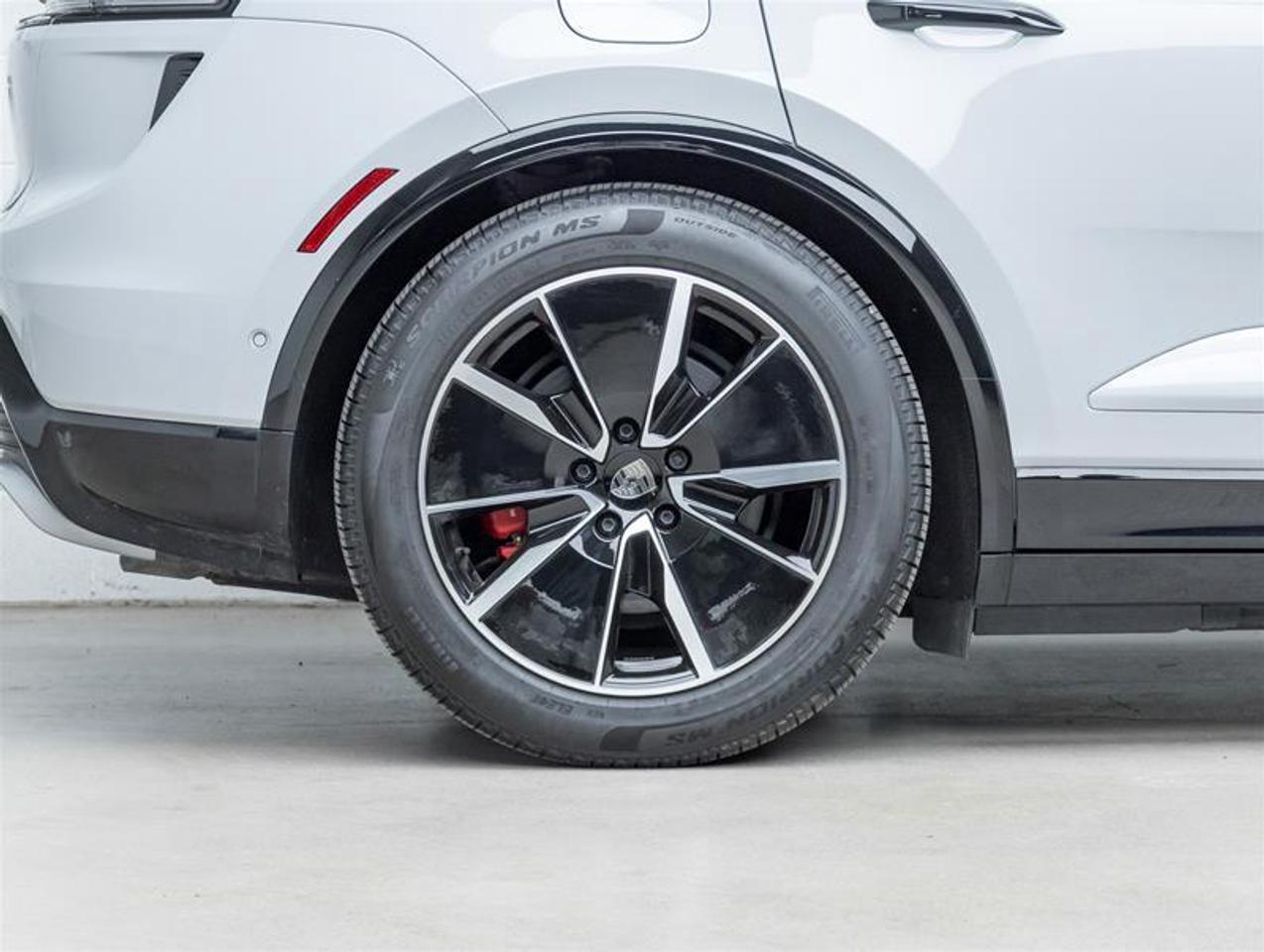 2024 Porsche Macan  Photo