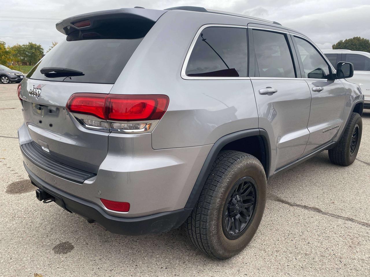 2020 Jeep Grand Cherokee LAREDO, 3.6L, 4X4, CLEAN CARFAX, BACK UP CAMERA! Photo