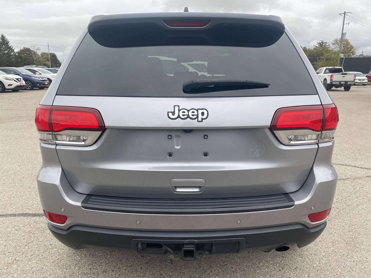 2020 Jeep Grand Cherokee LAREDO, 3.6L, 4X4, CLEAN CARFAX, BACK UP CAMERA! Photo