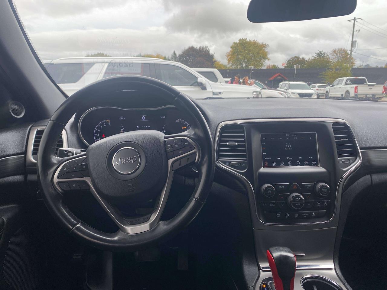 2020 Jeep Grand Cherokee LAREDO, 3.6L, 4X4, CLEAN CARFAX, BACK UP CAMERA! Photo