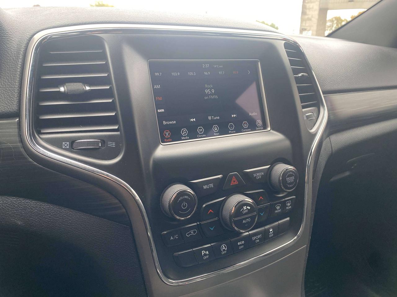 2020 Jeep Grand Cherokee LAREDO, 3.6L, 4X4, CLEAN CARFAX, BACK UP CAMERA! Photo
