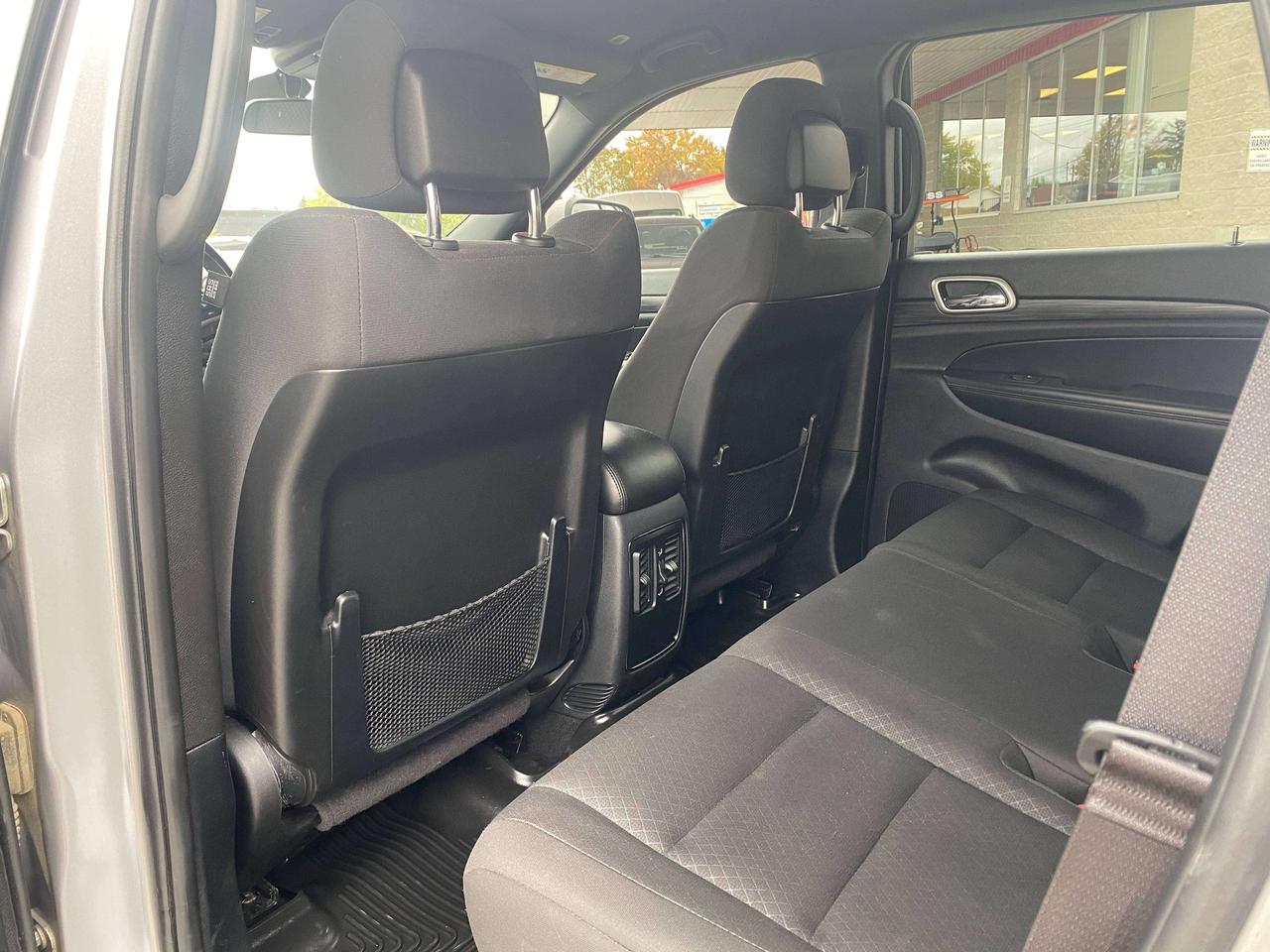 2020 Jeep Grand Cherokee LAREDO, 3.6L, 4X4, CLEAN CARFAX, BACK UP CAMERA! Photo