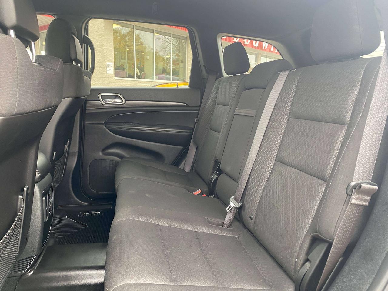 2020 Jeep Grand Cherokee LAREDO, 3.6L, 4X4, CLEAN CARFAX, BACK UP CAMERA! Photo