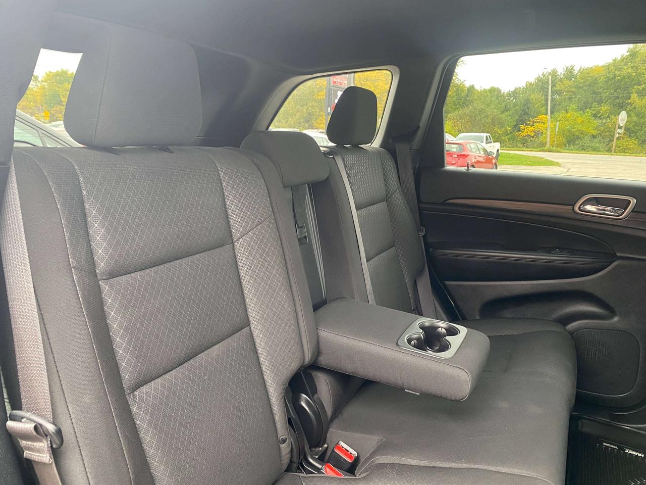 2020 Jeep Grand Cherokee LAREDO, 3.6L, 4X4, CLEAN CARFAX, BACK UP CAMERA! Photo
