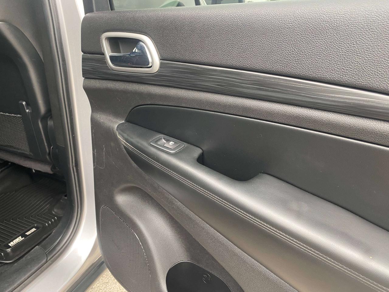 2020 Jeep Grand Cherokee LAREDO, 3.6L, 4X4, CLEAN CARFAX, BACK UP CAMERA! Photo