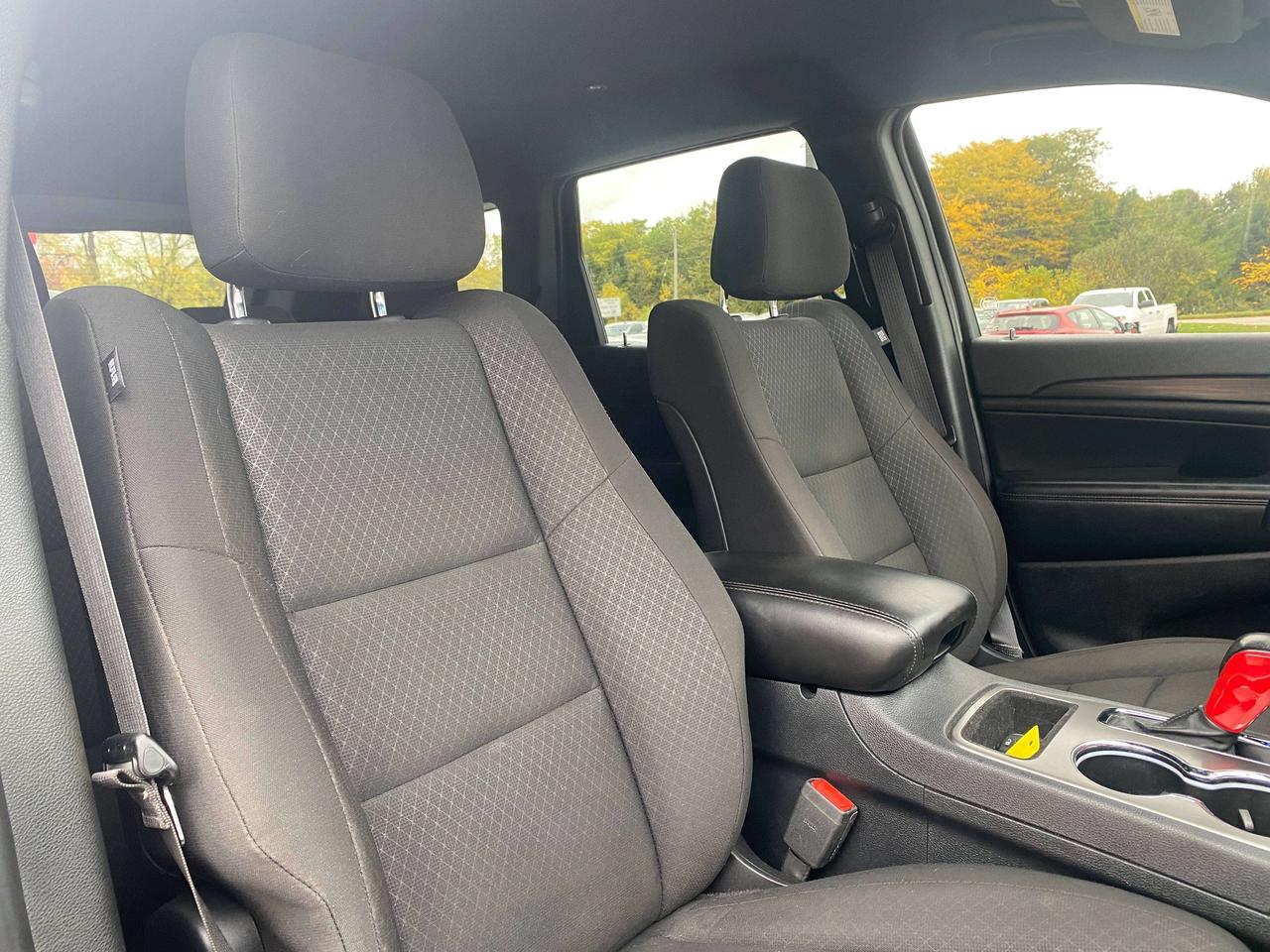 2020 Jeep Grand Cherokee LAREDO, 3.6L, 4X4, CLEAN CARFAX, BACK UP CAMERA! Photo