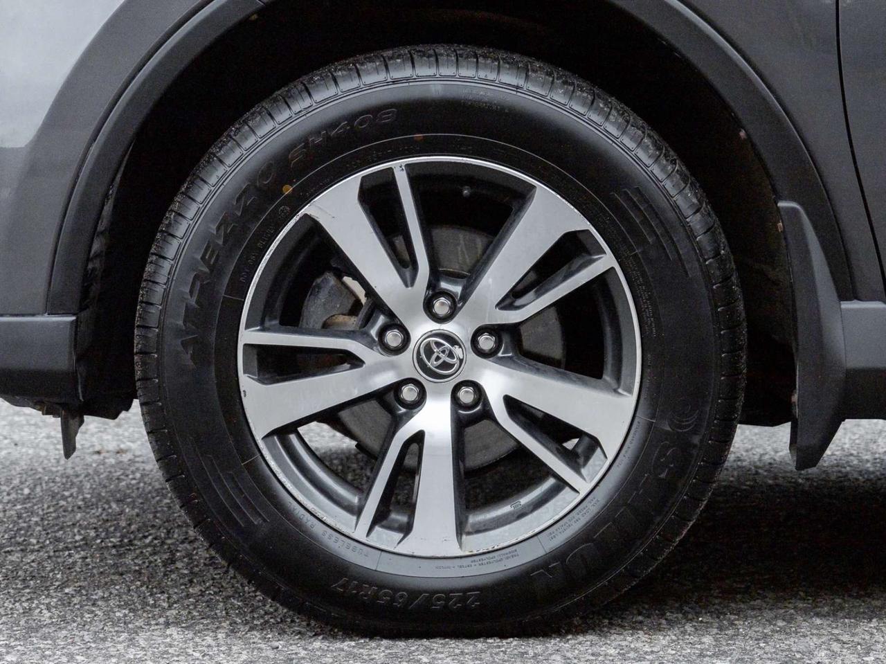 2016 Toyota RAV4 AWD XLE, Sunroof, Camera Photo3