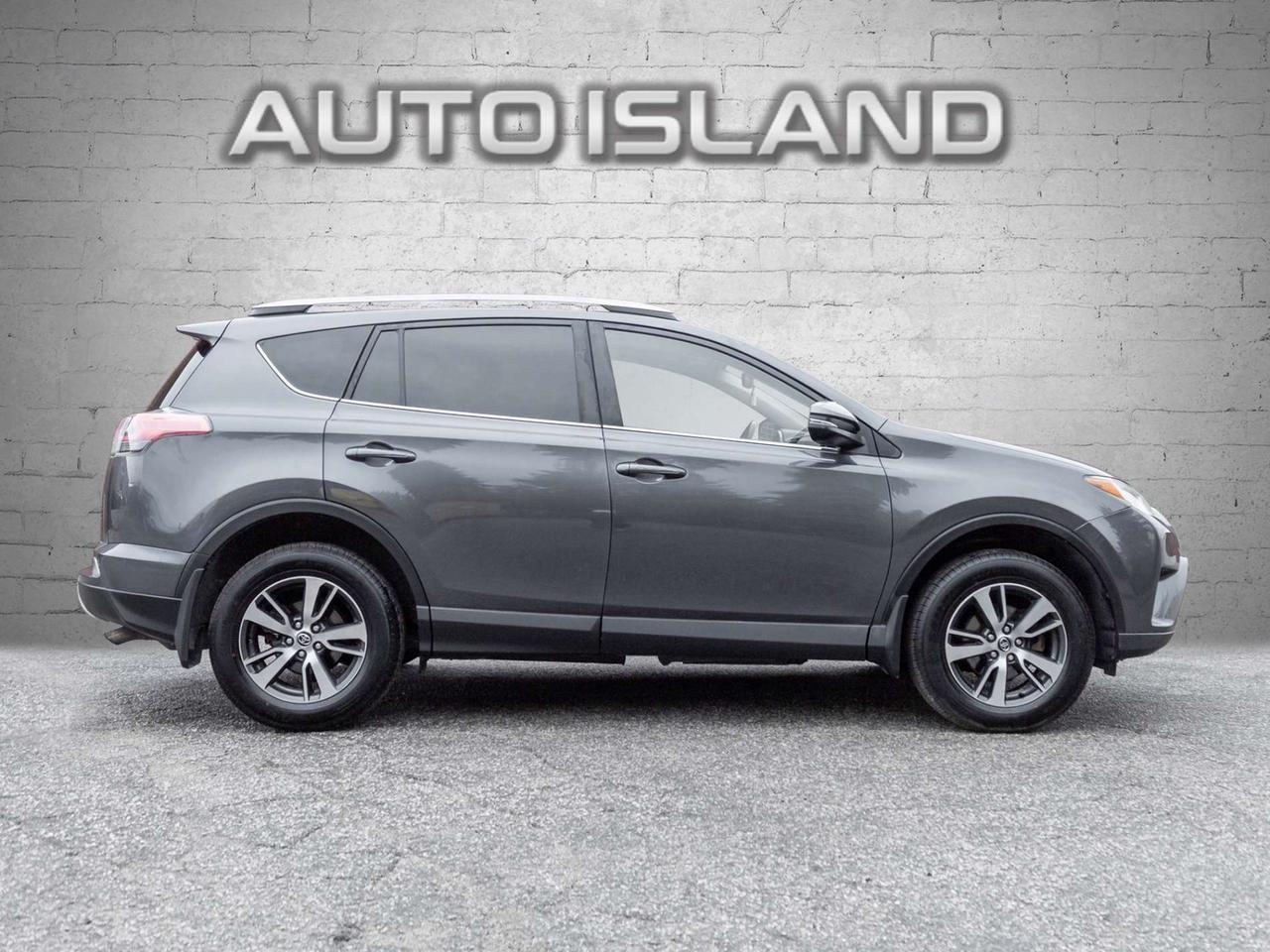 2016 Toyota RAV4 AWD XLE, Sunroof, Camera Photo