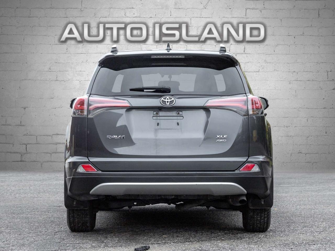 2016 Toyota RAV4 AWD XLE, Sunroof, Camera Photo