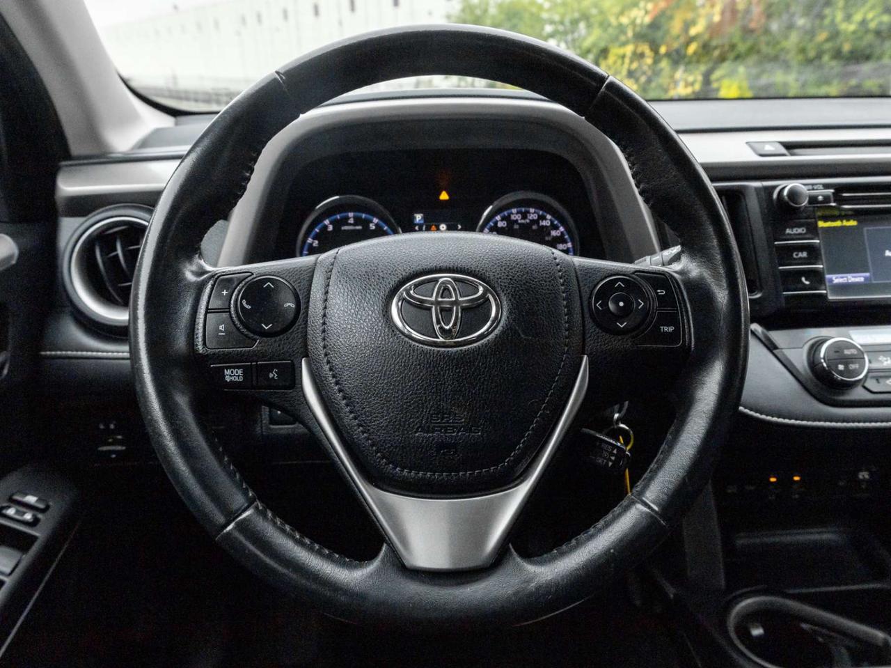 2016 Toyota RAV4 AWD XLE, Sunroof, Camera Photo