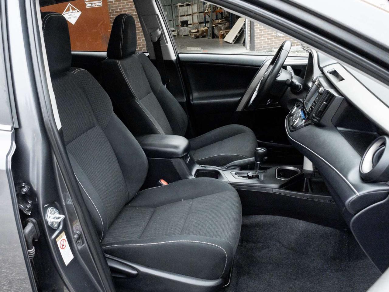 2016 Toyota RAV4 AWD XLE, Sunroof, Camera Photo