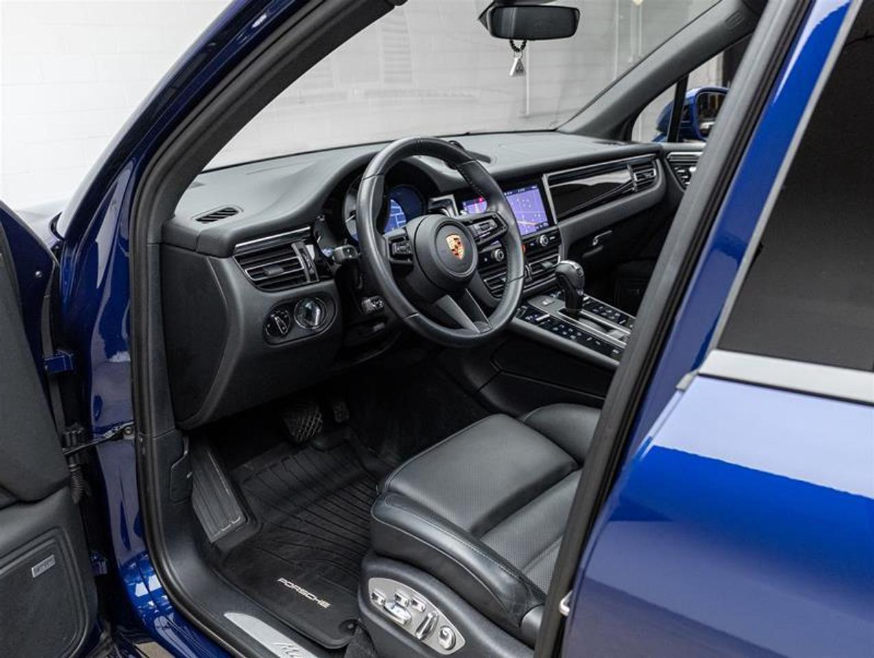 2023 Porsche Macan  Photo