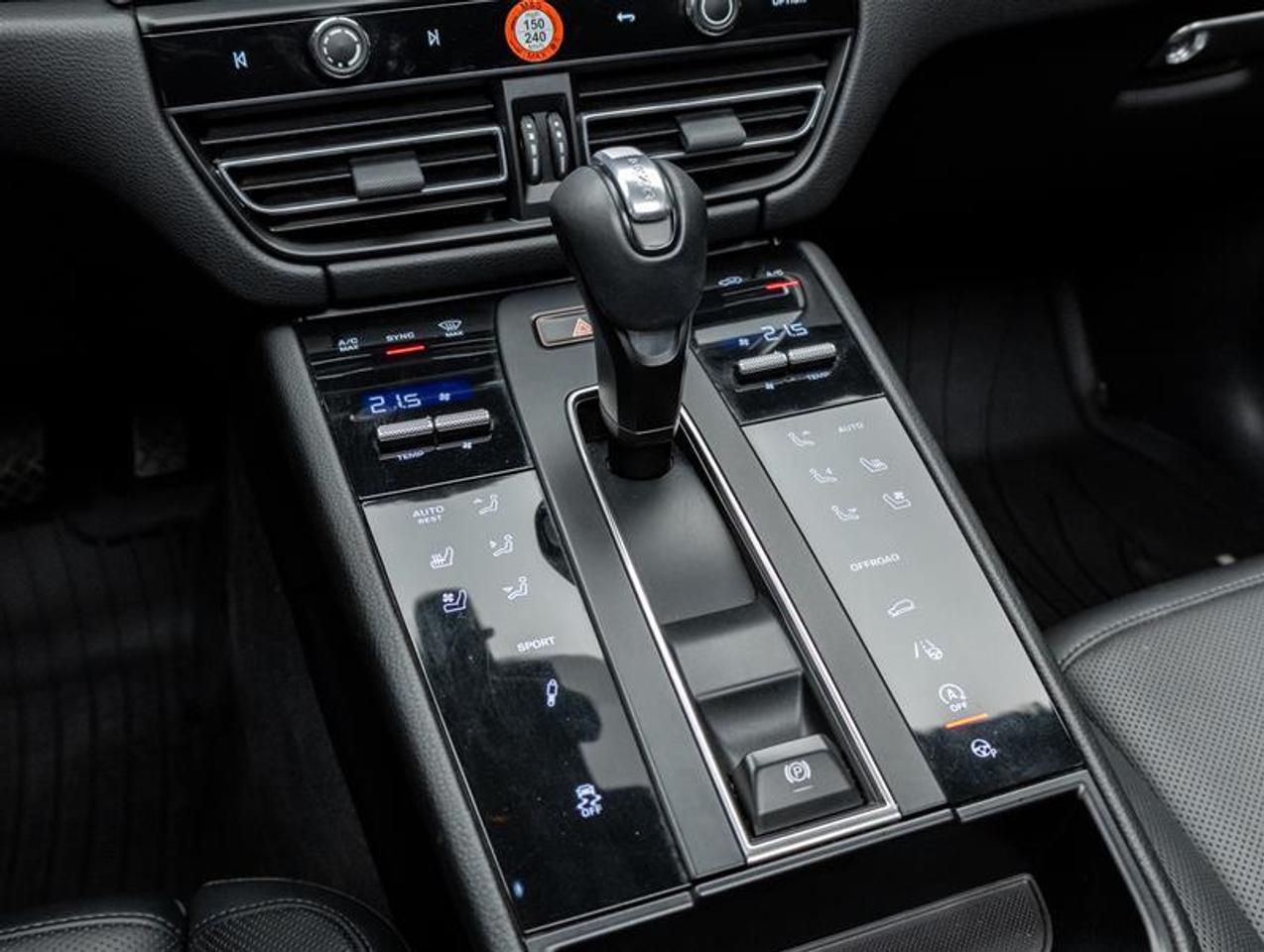 2023 Porsche Macan  Photo