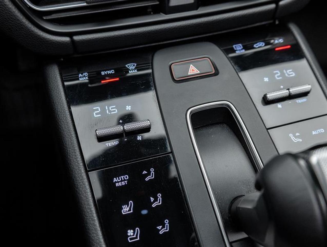 2023 Porsche Macan  Photo