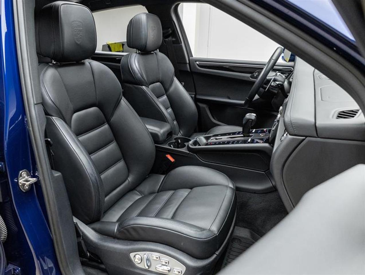 2023 Porsche Macan  Photo