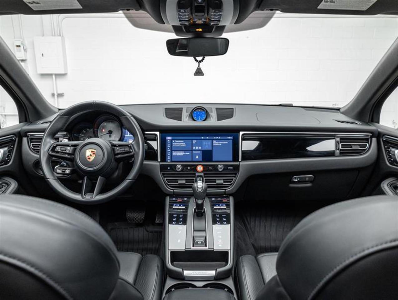 2023 Porsche Macan  Photo